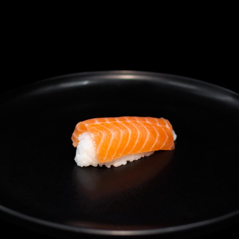 Нігірі з лососем